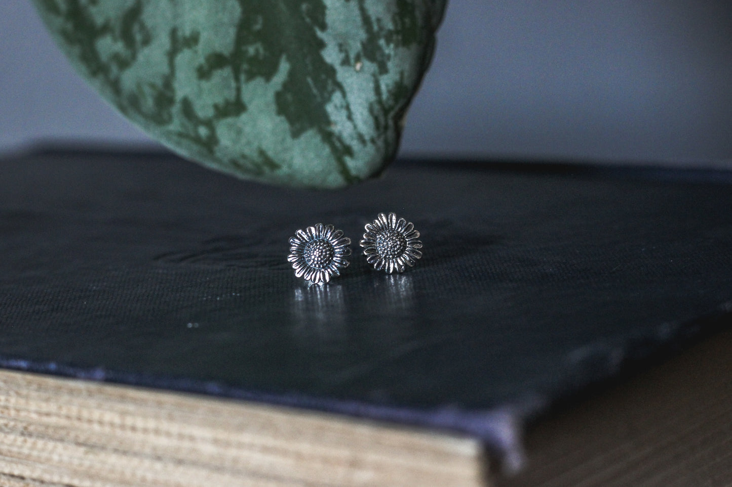 Daisy Studs